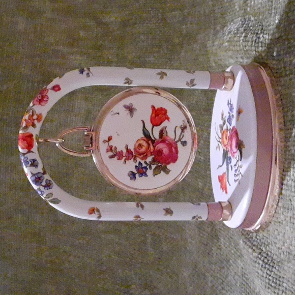 1986 Small Clock - Celebrating 100 Years AVON. - Picture 5 of 9